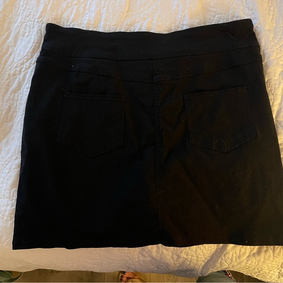 ATYRE Fun & Flirty Black stretchy Mini SKORT Size 8 - Picture 3 of 4